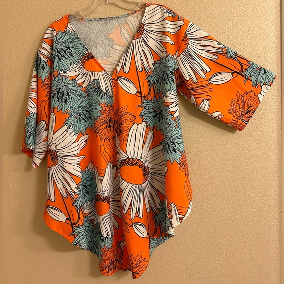 77. Ladies Floral Printed V-Neck and Half Sleeve Blouse.Size:S - Picture 2 of 13